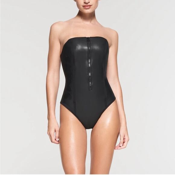 NWT SKIMS Rubberized Scuba Swim Strapless One Piece in Onyx - Size M - Picture 1 of 12